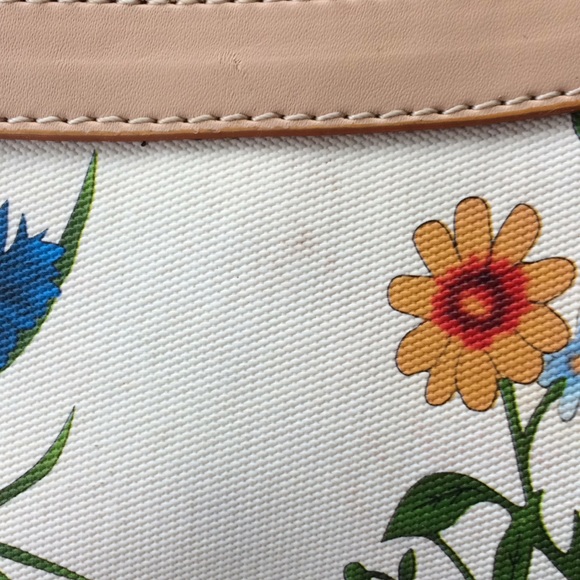 Gucci Floral Hobo π Small adorable purse! πΉπ - Picture 7 of 9